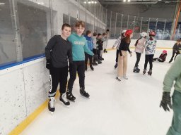 b_1024_768_0_00_images_2022_2023_WYCIECZKI_Lodowisko_337134931_1231748697444856_4912952087509488002_n